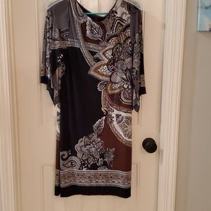 Fitted stretchy dress with flowy sleeves